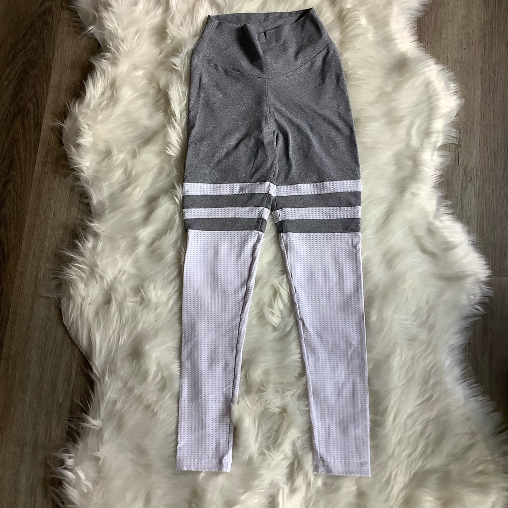 CLS high rise thigh high scrunch booty leggings grey & white small